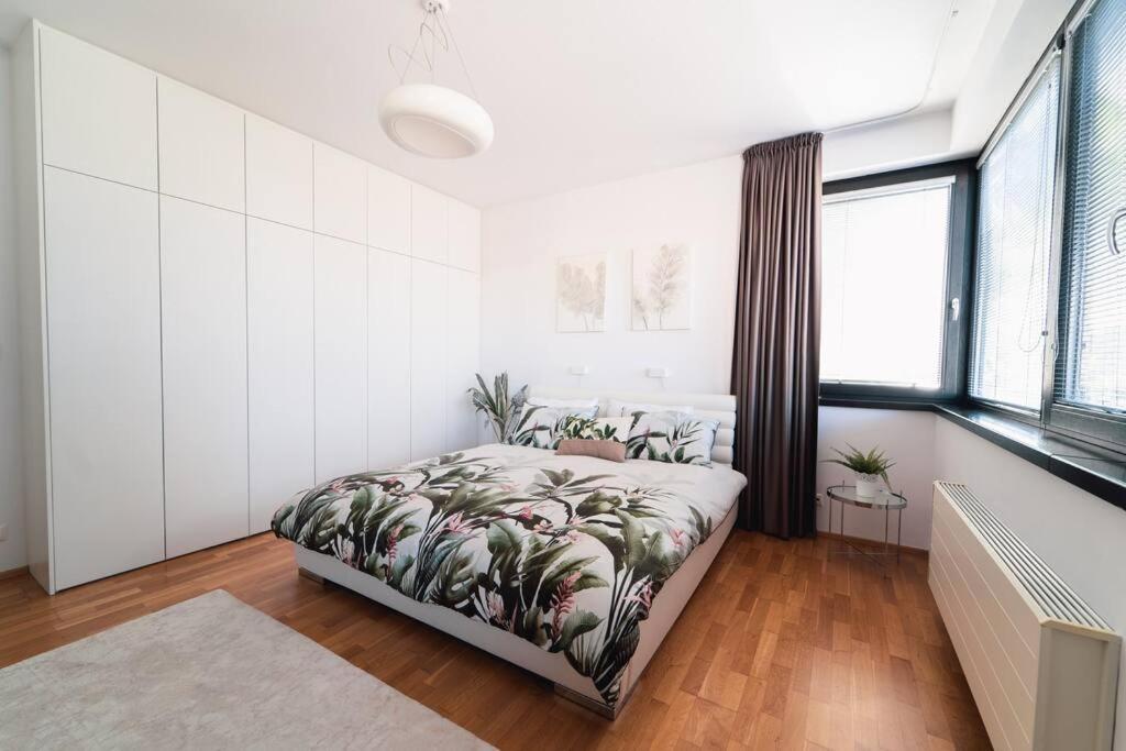Prague Marina River View Apartment Close To City Centre Free Parking エクステリア 写真