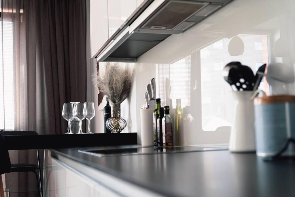 Prague Marina River View Apartment Close To City Centre Free Parking エクステリア 写真