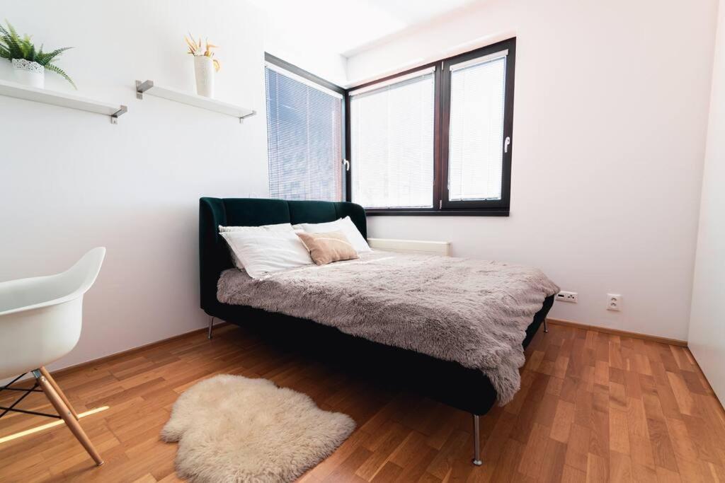 Prague Marina River View Apartment Close To City Centre Free Parking エクステリア 写真