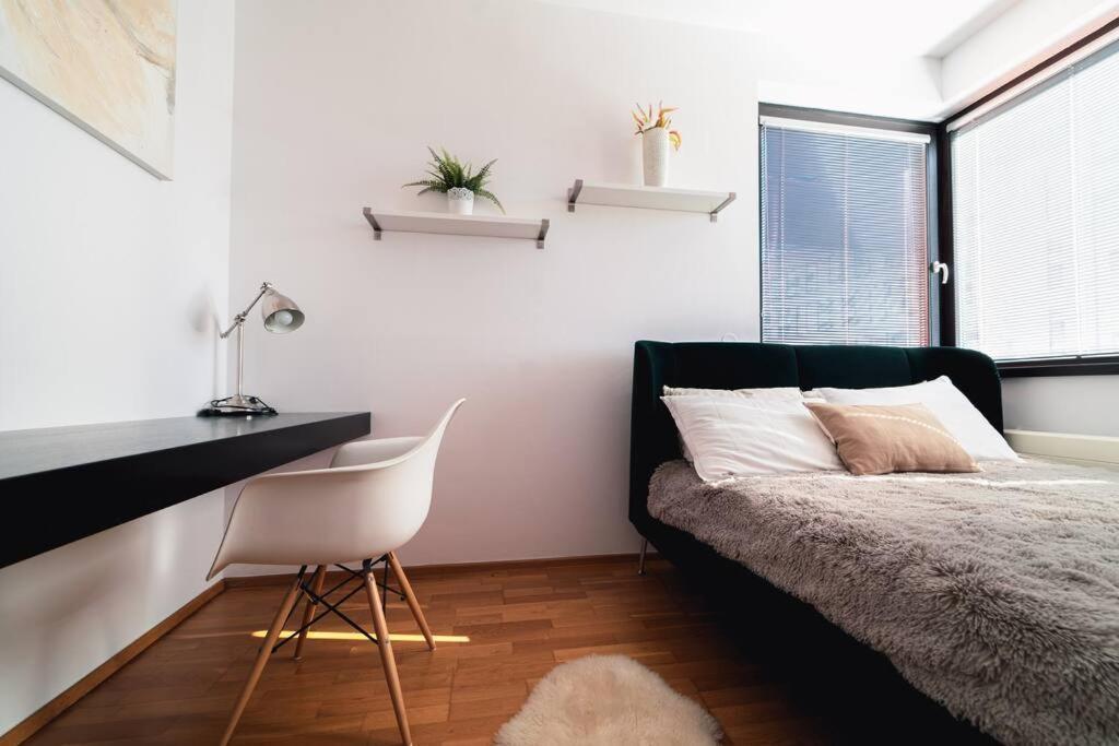 Prague Marina River View Apartment Close To City Centre Free Parking エクステリア 写真